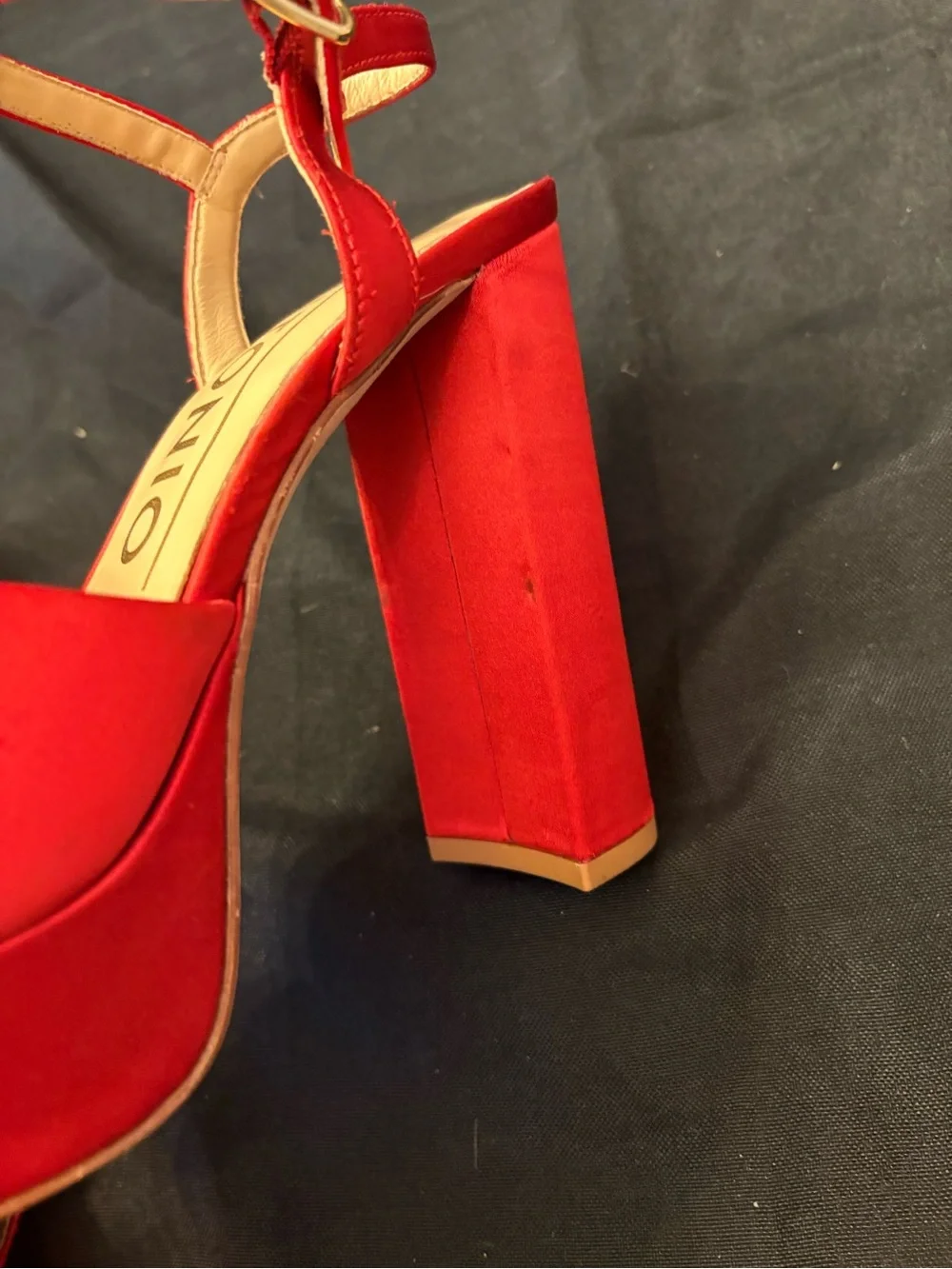 ANTONIO MELANI bold red